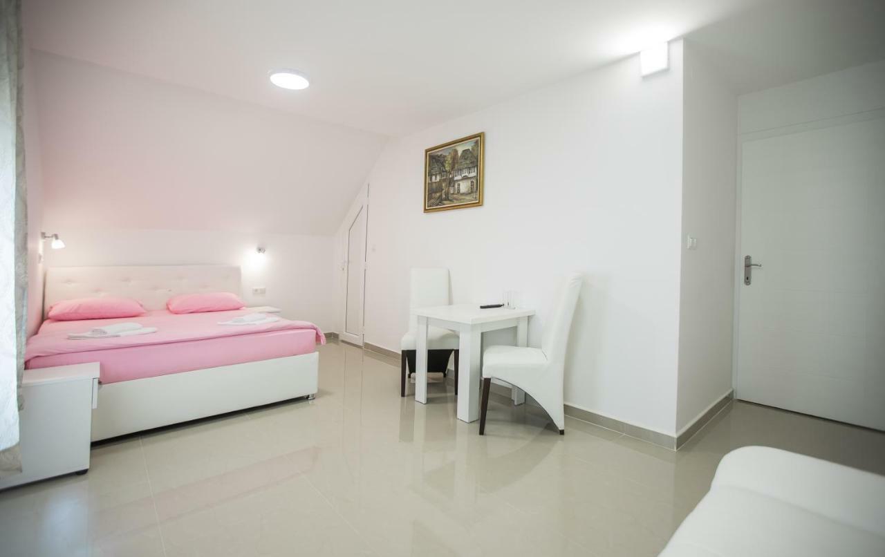 Bed and Breakfast Pansion Kipovi Tuzla Exterior foto
